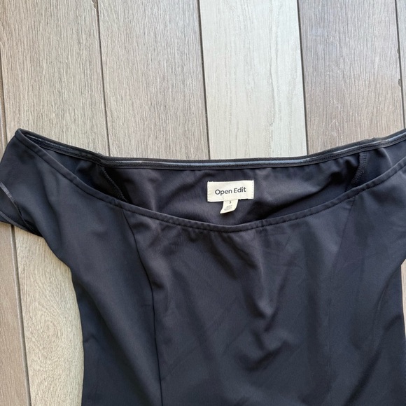 Black Cap Sleeve Off Shoulder Bodycon Dress - Picture 2 of 3